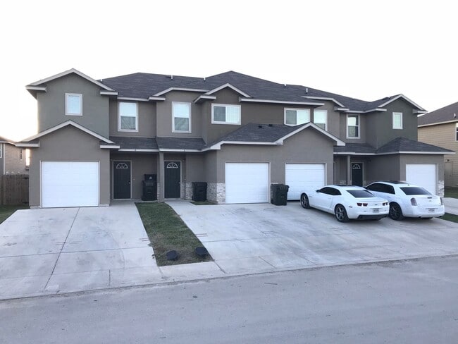 Building Photo - Town home for rent