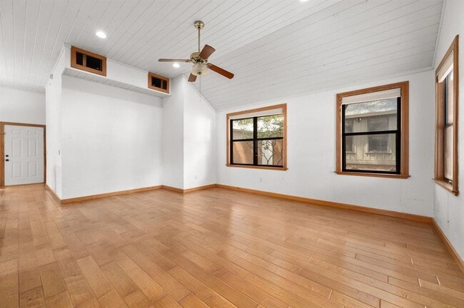 Photo - 1811 Waterston Ave