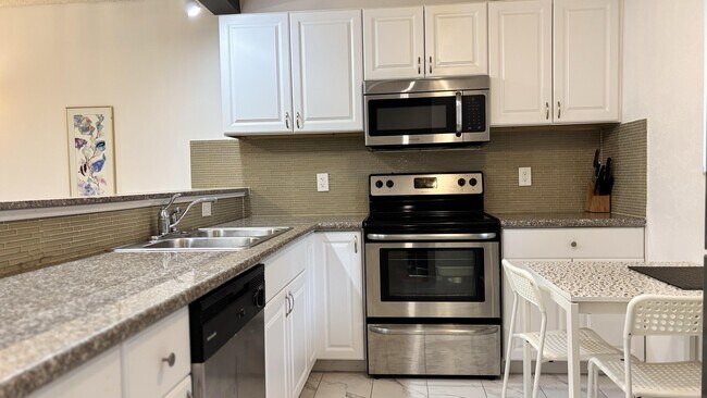 Photo - 5130 Las Verdes Cir Unit 313
