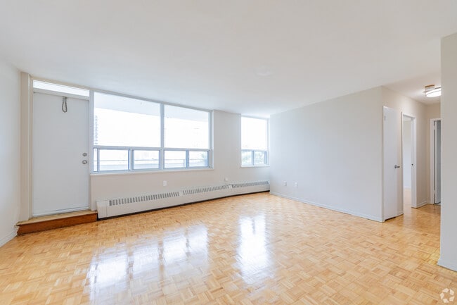 Photo - 6171 Bathurst St