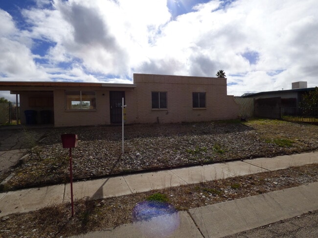 Building Photo - 7540 E Poplar St