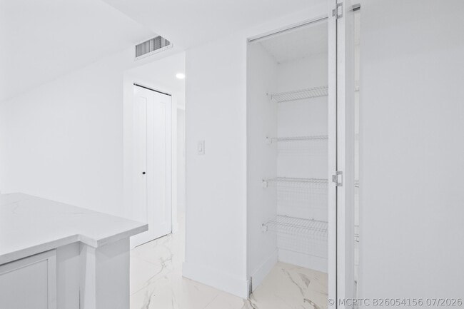 Building Photo - 501 E Dania Beach Blvd Unit 5-3F