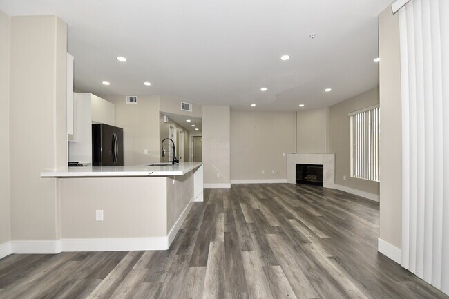 Stunning 2Bed with 1Attached Car Garage