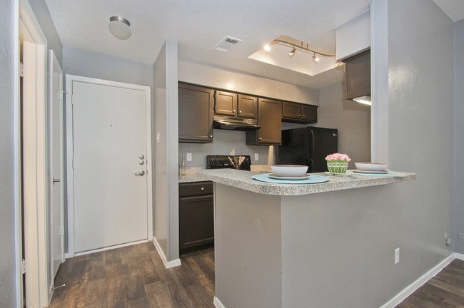 Entry - Woodbridge Townhomes
