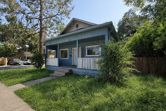 Building Photo - 438 Ash St