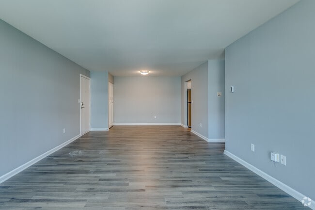 2 BR, 1.5 BA - 1,026SF