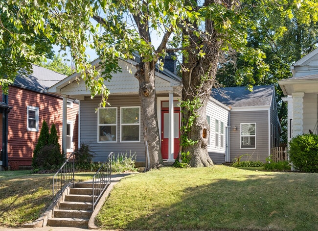 Photo - 951 Charles St