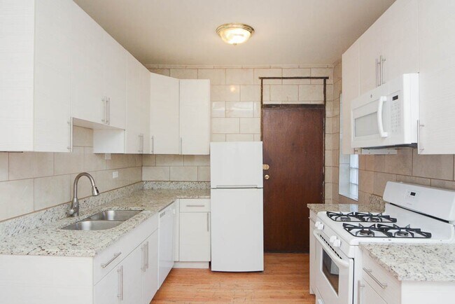 Photo - 4115 N Paulina St Unidad E3