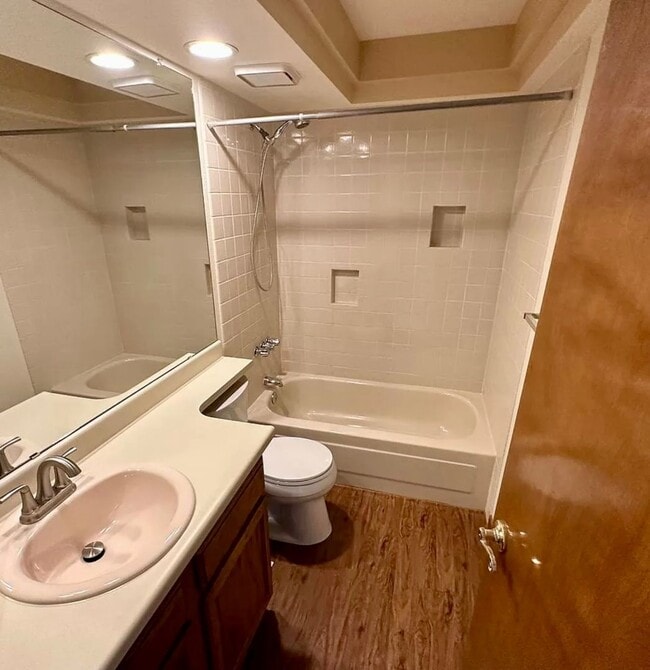 Photo - 10606 Kipling Way