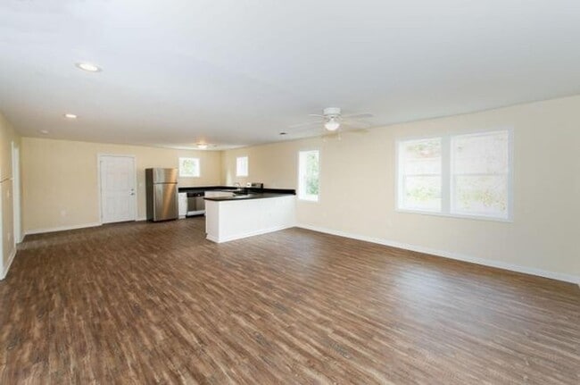 Photo - 4BA/2BA OFF KING STREET EXTENTION DOSCHER Street - Available AUGUST 1, 2026