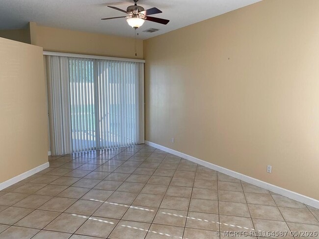 Photo - 825 SW St Andrews Cove