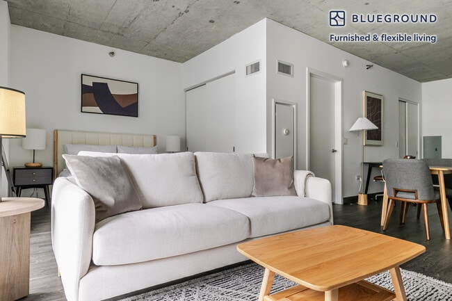 Photo - 60 E Randolph St Unidad FL8-ID1346