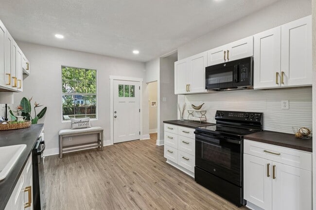 Photo - 1119 W Huisache Ave