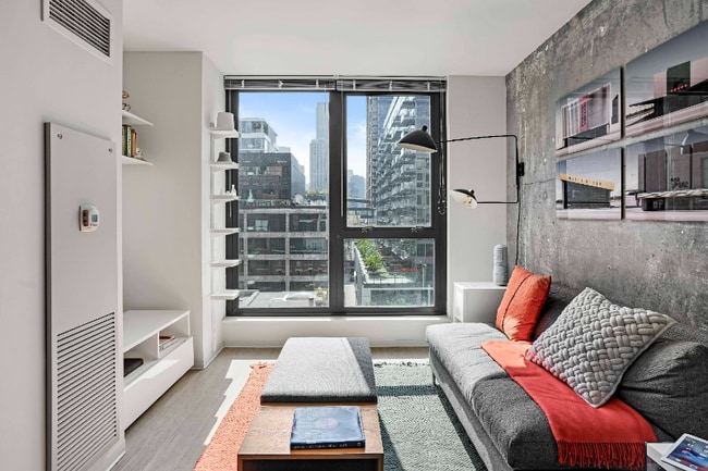 Building Photo - 159 W Superior St Rental
