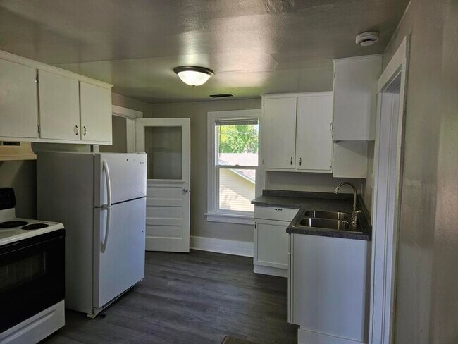 Photo - 526 Newbury St