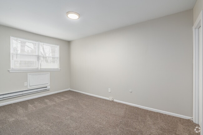 2BR, 1BA - 775SF - Bedroom
