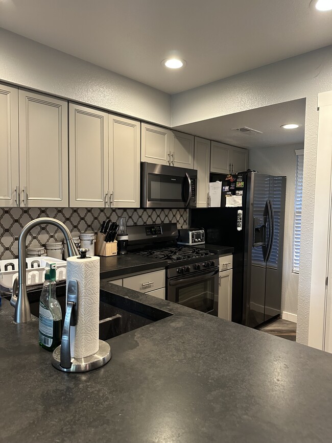 Kitchen - 2910 Pennyroyal Dr