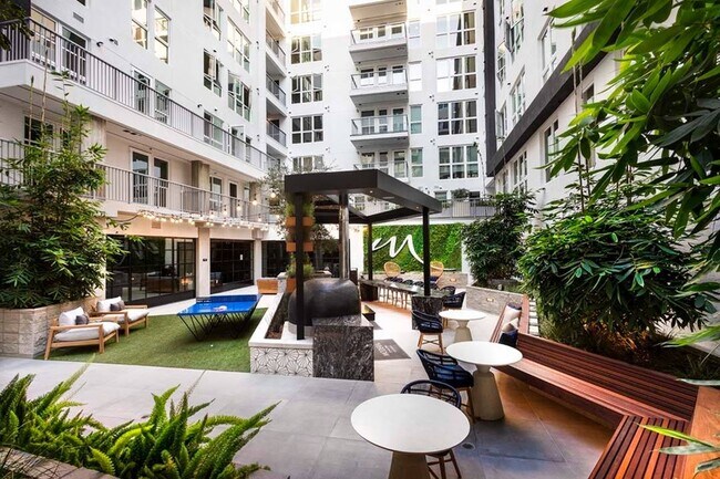You'll enjoy lush green space, plentiful seating, an outdoor kitchen and more in the verdant courtyards at Modera San Diego