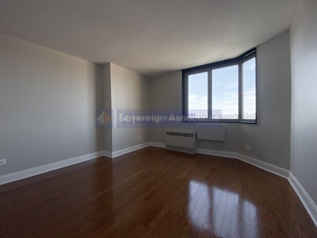 Photo - 3333 Broadway Unit E13H