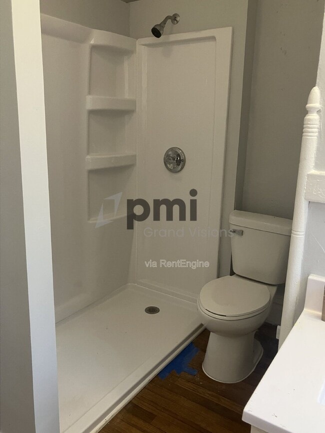 Photo - 1035 W Main St