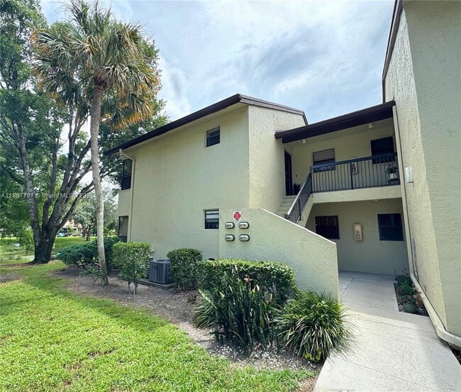 Building Photo - 3283 Cocoplum Cir Unit 3332 Rental
