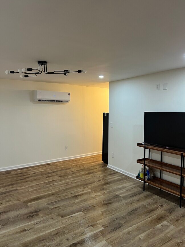 Photo - 2210 Shamrock Dr Apartments