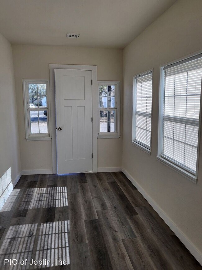 2 br, 1 bath House 618 N. b Rental House Rental in b City, MO