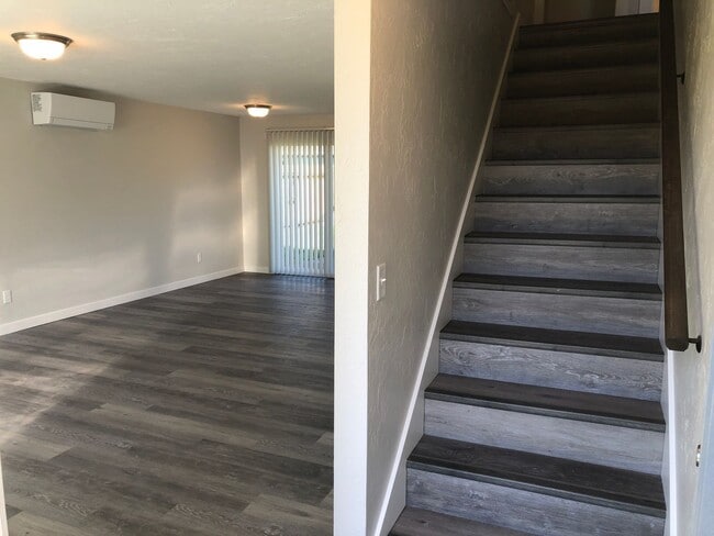 Photo - New 2 bed 1 1/2 bath duplex in Springfield!