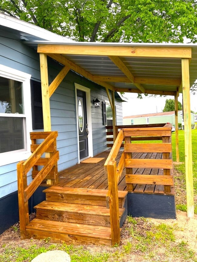 6085 Adams Flat Rd