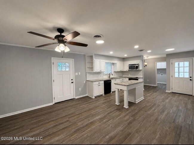 1016 Tanglewood Dr