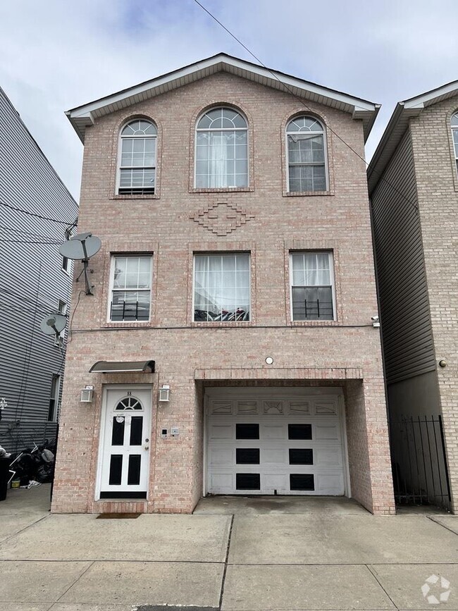 Building Photo - 88 Armstrong Ave Unit 2 Rental