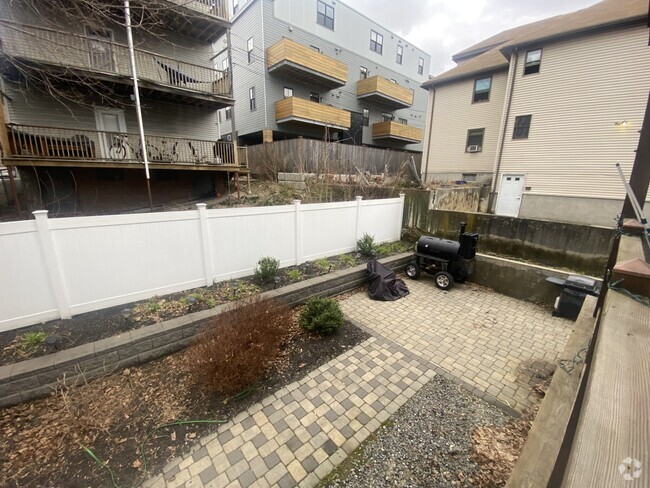 Building Photo - 11 Aberdeen Rd Unit 1 Rental