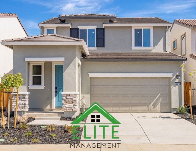 Building Photo - Modern two-story home