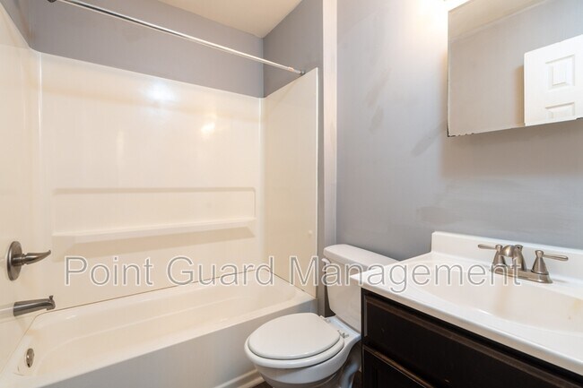 Photo - 2110 E 16th St N