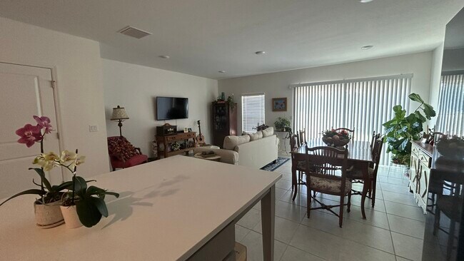 Living Area - 4126 Collegiate Blvd