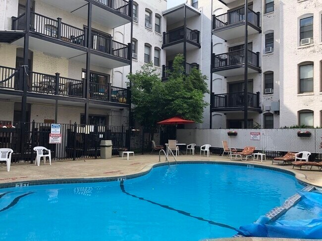 4 Commonwealth Ct Unit 17