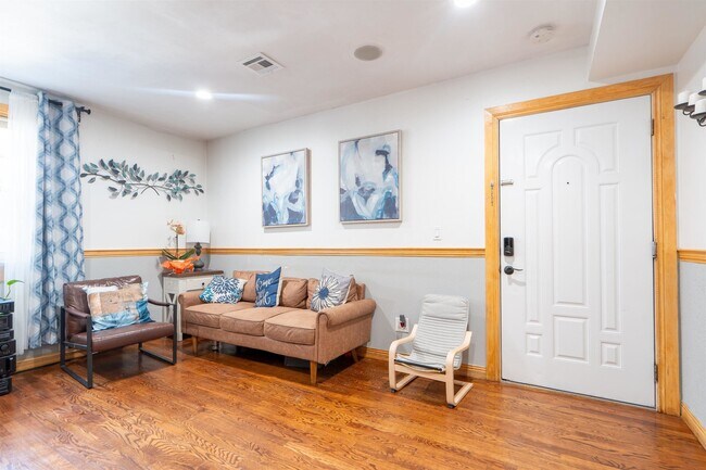 Photo - 530 40th St Unit 1