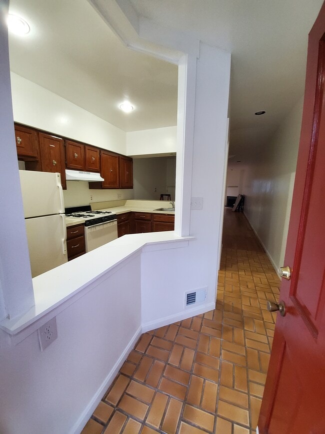 Photo - 159 King George St