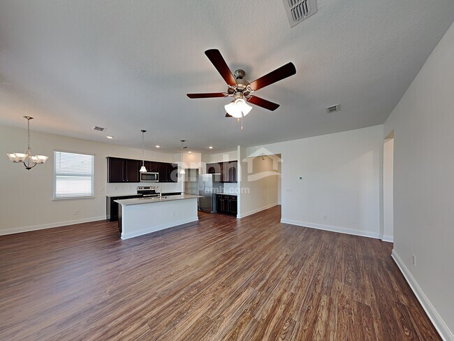 Photo - 1085 Summer Stone Lp