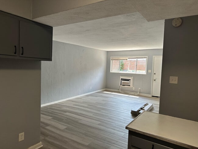 Photo - 1921 Oxford Cir Unidad 5