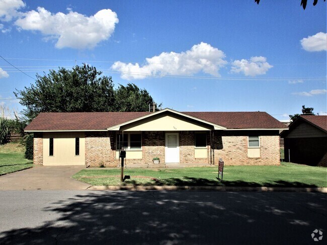 Building Photo - Move in Ready 3 or 4 bedroom Rental