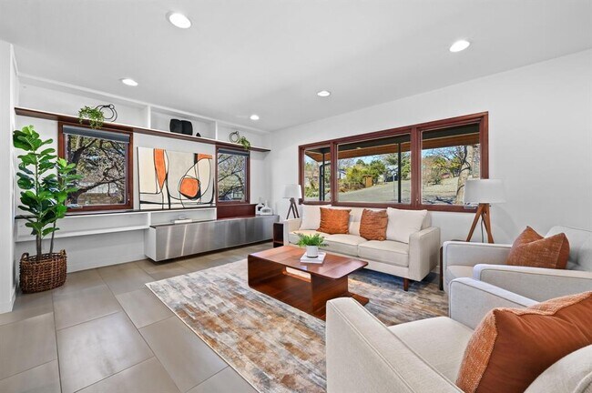 Photo - 701 Brownlee Cir