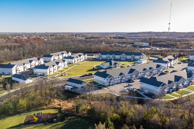 Building Photo - Rock Pointe Village Rental