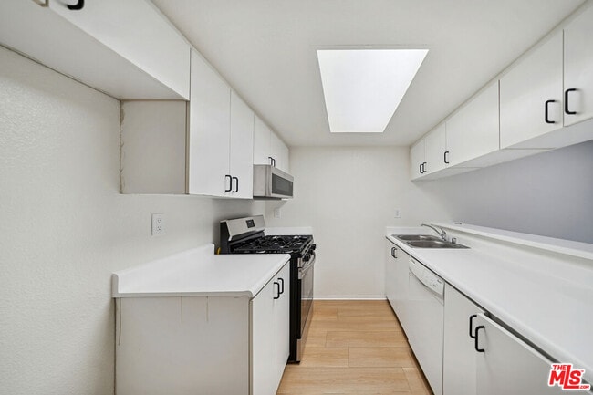 Photo - 870 Crenshaw Blvd Unidad 204