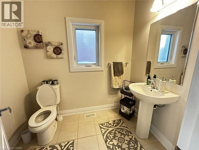 Photo - 253 Sedgewood St