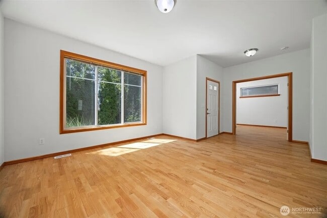 Photo - 6214 Malloy Ave