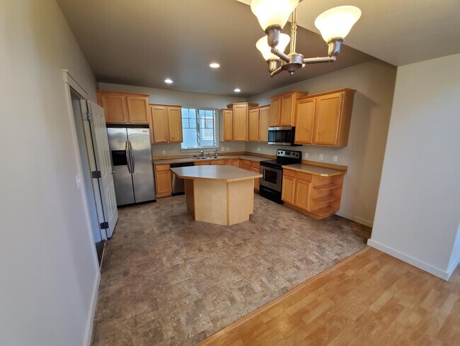 Photo - 3883 Bosal St