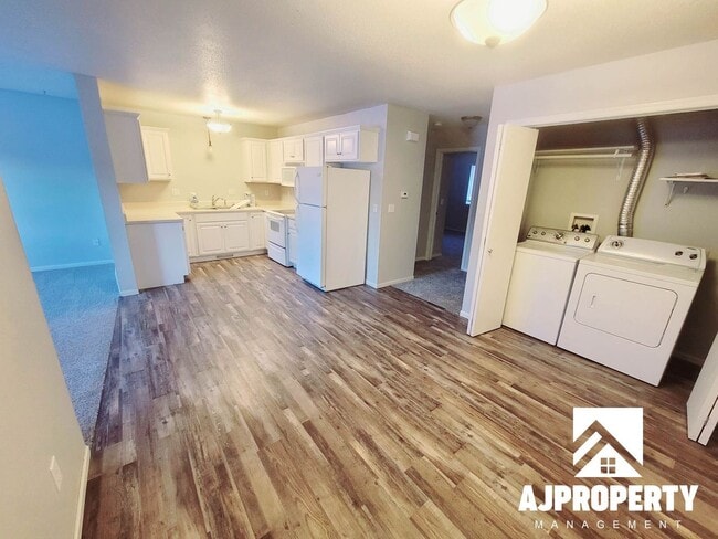 Photo - 4907 S Tennis Ln