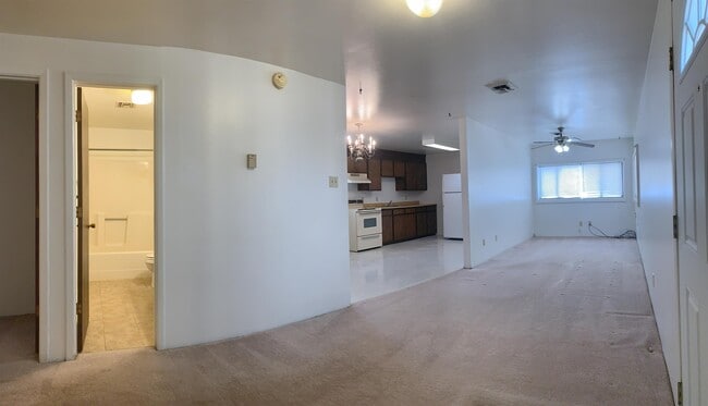 Photo - 1120 N Oak St