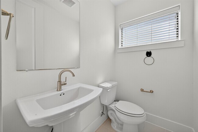 Photo - 2401 Crawford St Unit C3D